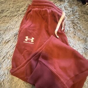 Under Armour Women’s sweatpants maroon